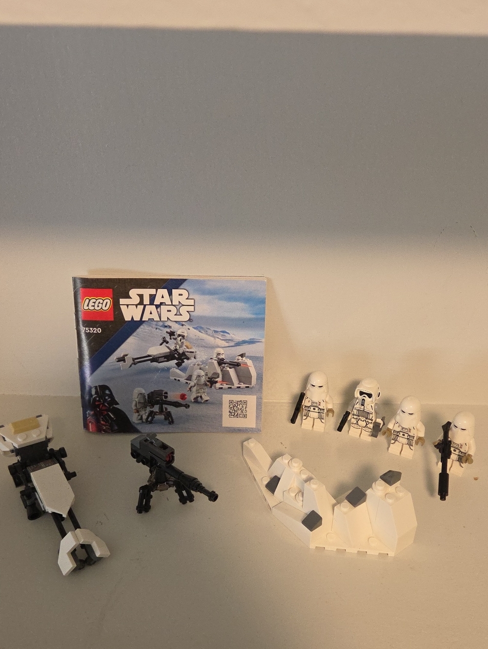 Star Wars Arctic Troopers Set with White Vehicle & Minifigures - 75320